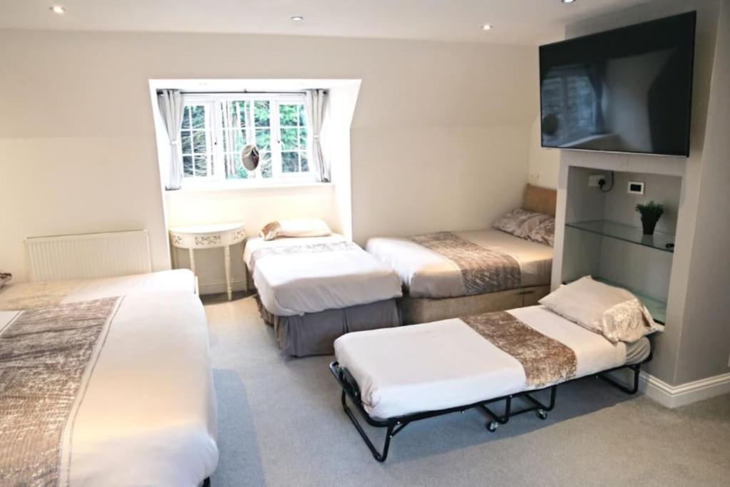 Hen & Stag Retreat Weekend Stay Sleeps 10 To 30 Thetford Exterior photo