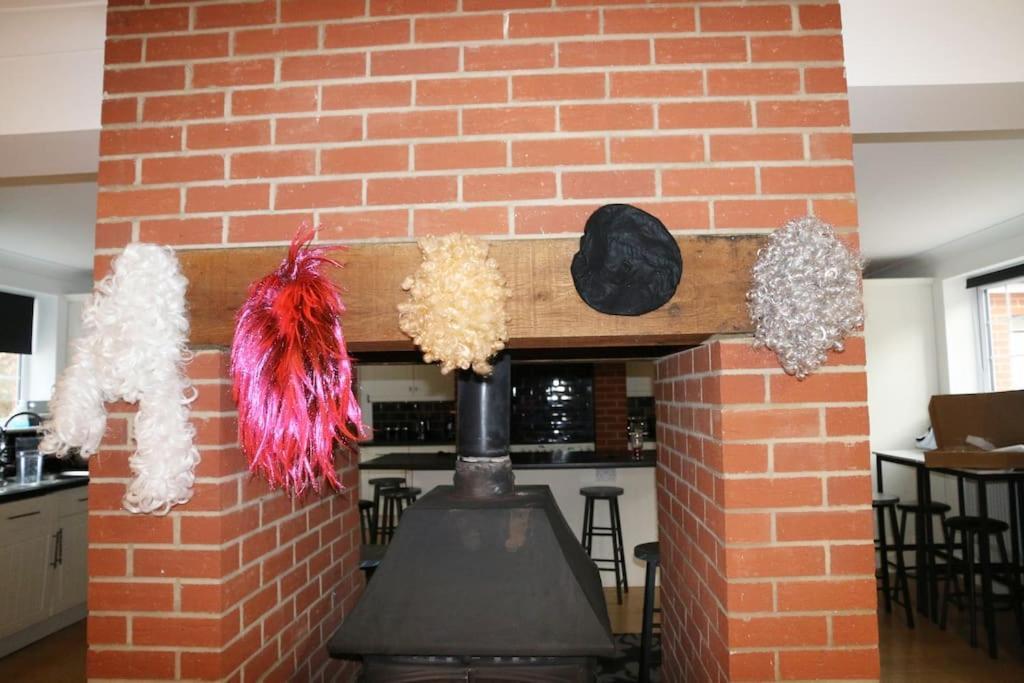 Hen & Stag Retreat Weekend Stay Sleeps 10 To 30 Thetford Exterior photo