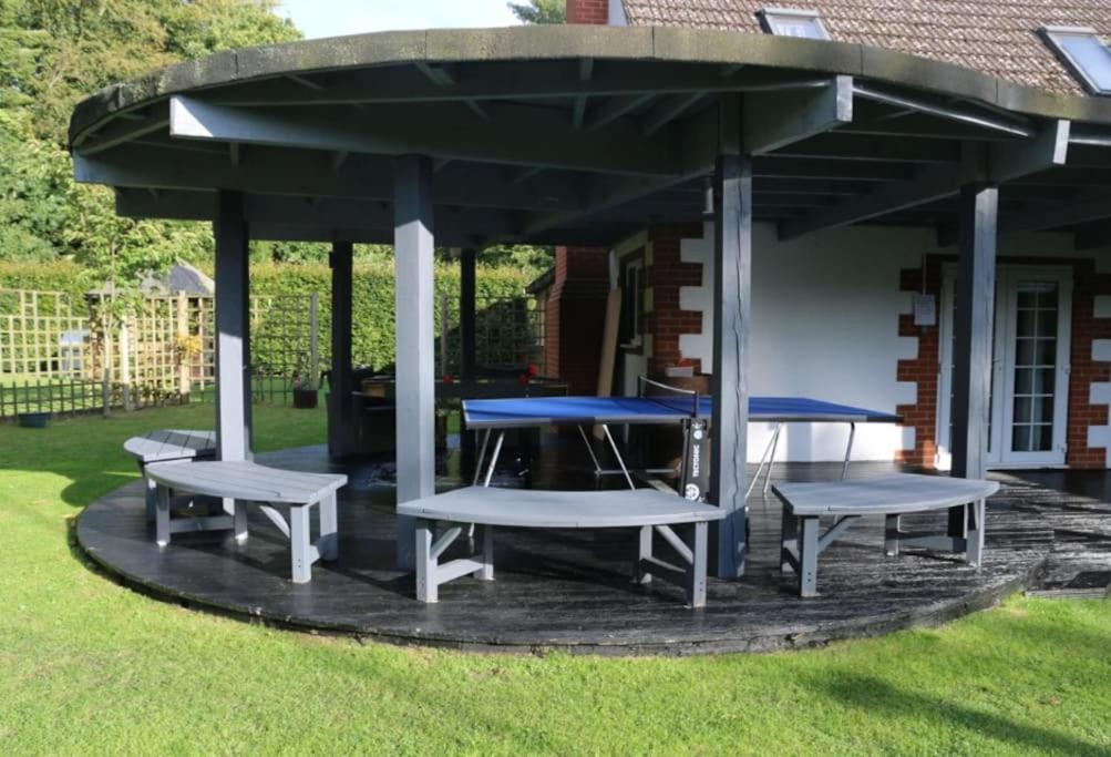 Hen & Stag Retreat Weekend Stay Sleeps 10 To 30 Thetford Exterior photo
